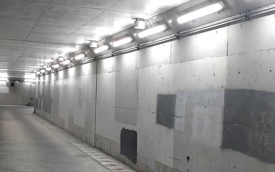 地下トンネル照明設備工事